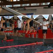 Start über 100m Freistil: Constantin (li) und Tom (re)