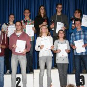 Die Ehrung der Pokalsieger und Vereinsmeister fand im Wollnersaal statt. Nach der Übergabe einer finanziellen Unterstützung durch den 2. Bürgermeister der Stadt Lauf Norbert Maschler fanden sich die Gewinner der Vereinsmeisterwertung auf dem Siegertreppchen zusammen: Milena Mühlmeister, Sven Jäger, Ines Lehnert, Marc Reinecke und Joshua Porzler (hintere Reihe, von li nach re).